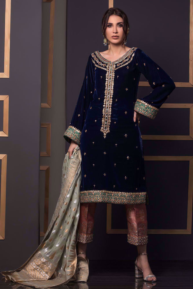 Annus Abrar - Women's clothing Designer. Etoiles bleu