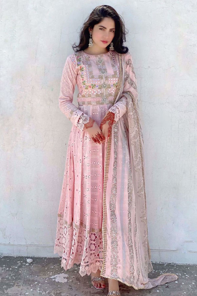 Annus Abrar - Women's clothing Designer. Pink florian