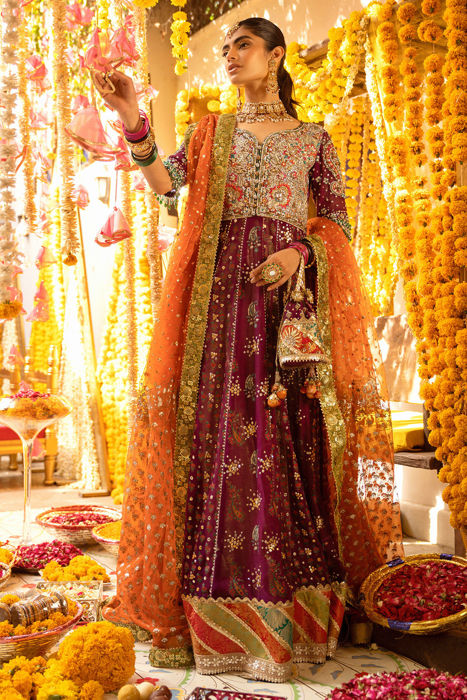 Latest Bridal Mehndi Dresses Designs 2024-2025 Collection | Bridal mehndi  dresses, Pakistani bridal wear, Pakistani bridal dresses